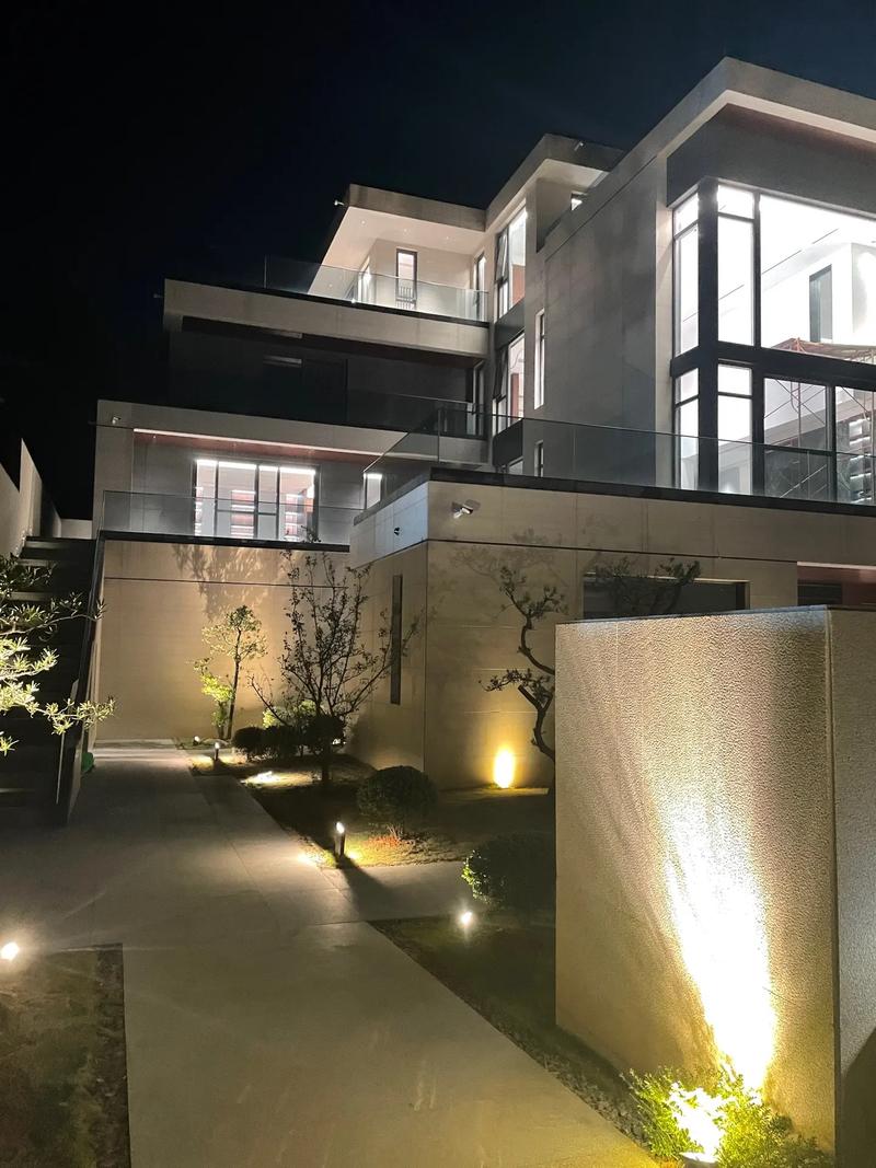 1769489600274121.jpeg oleder floodlighting.jpeg