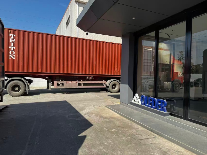 1793161851731281.jpg Oleder container loading(1).jpg